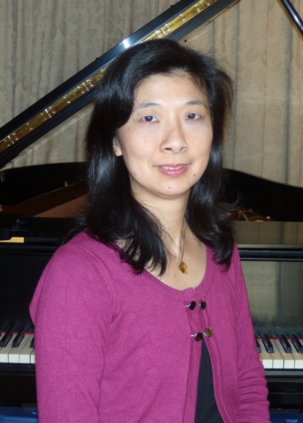 Christina teaches private and group keyboard and piano classes